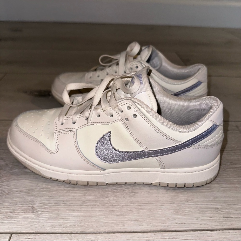 Nike Women's Sneakers in Cream and Gray - Picture 5 of 12